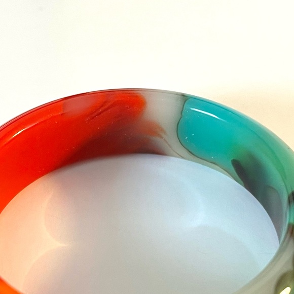 Beautiful Chalcedony Bangle Bracelet in Jade Style - Picture 5 of 8